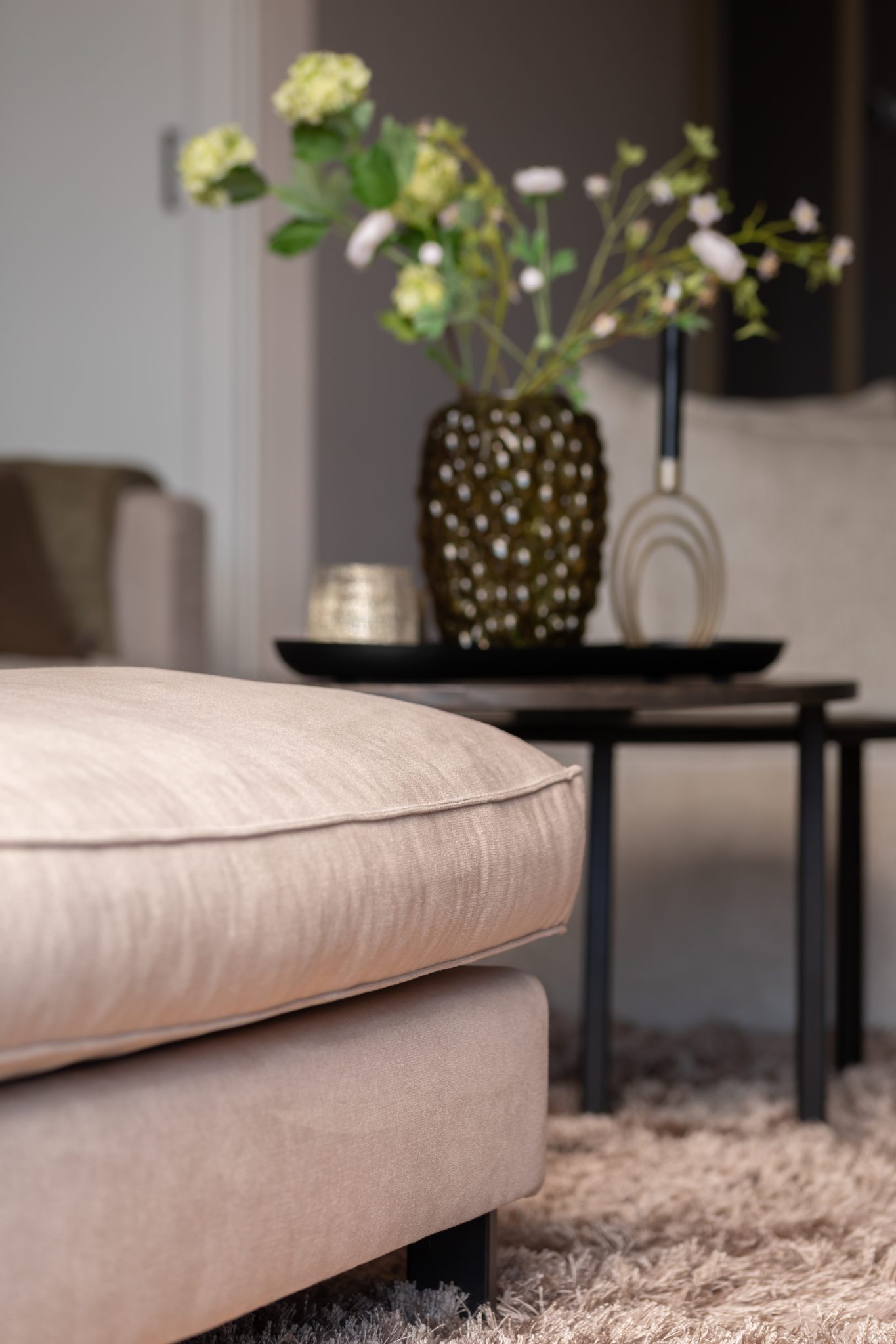 Detail hoekbank naden lichte kleur