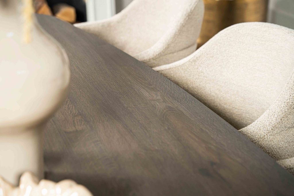 De Deens ovale eettafel Montpellier in Espresso van Room108.