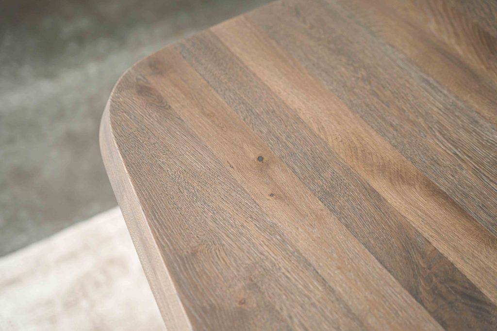 De Deens ovale eettafel Montpellier in Espresso van Room108.