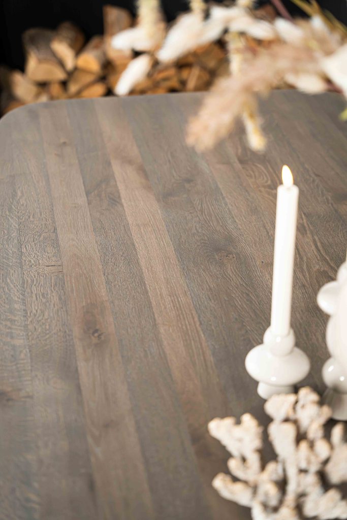 De Deens ovale eettafel Montpellier in Espresso van Room108.