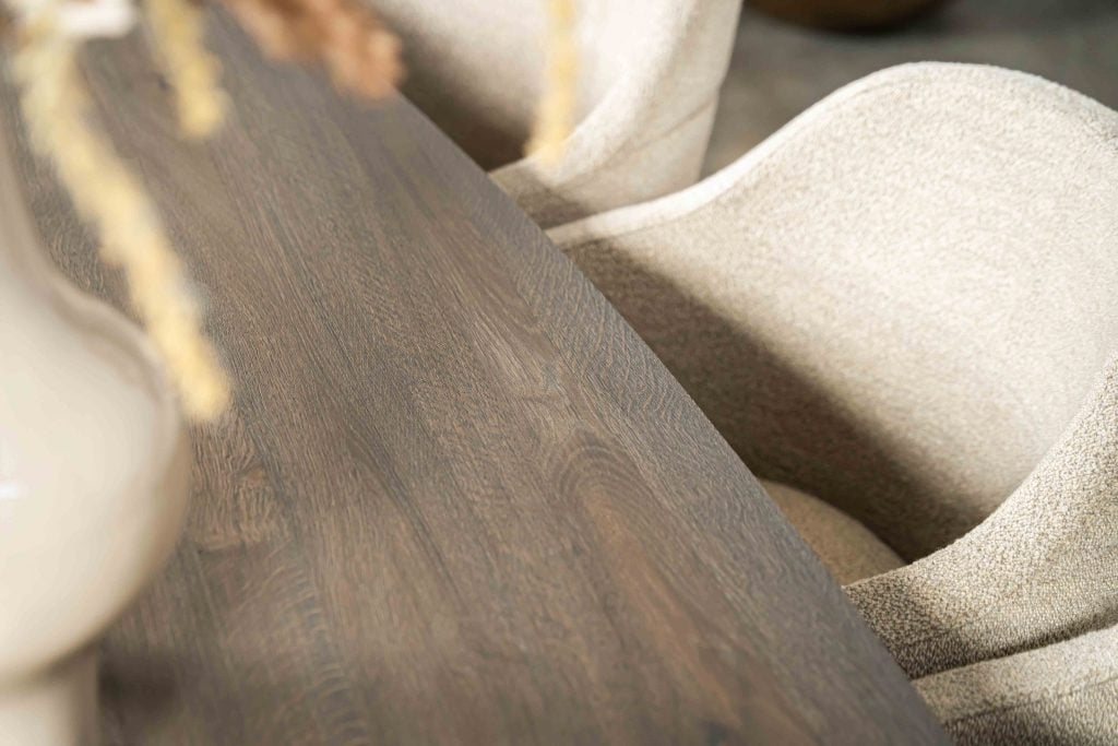 De Deens ovale eettafel Montpellier in Espresso van Room108.