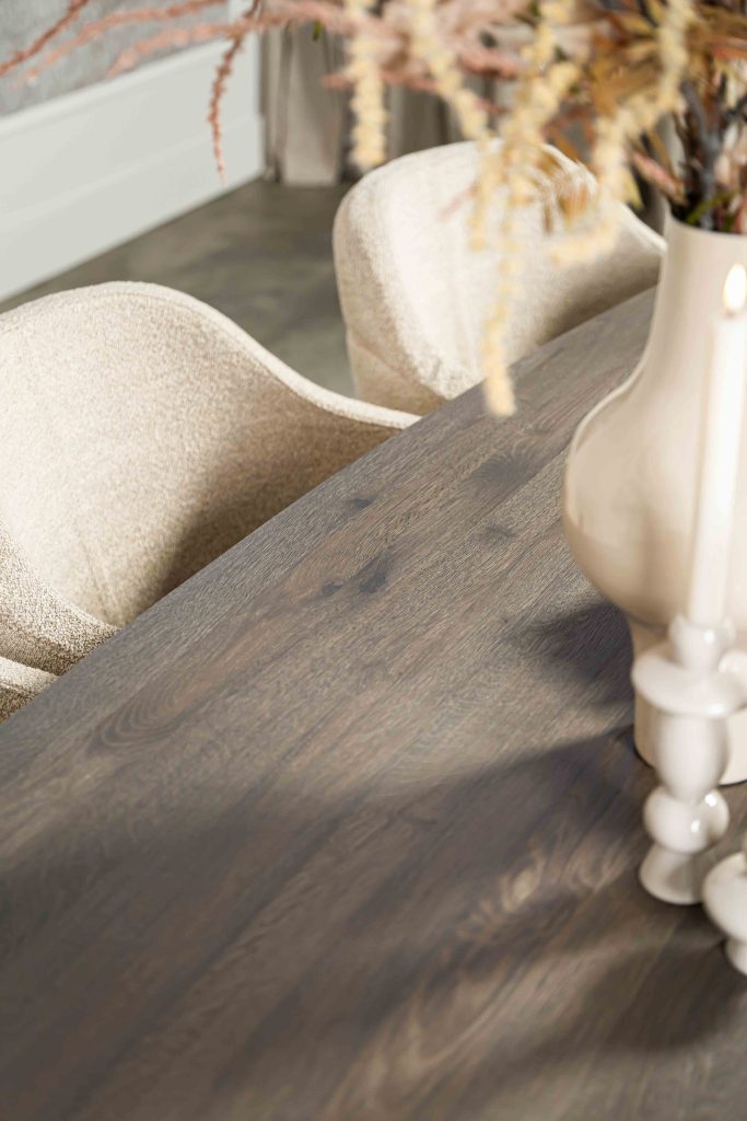 De Deens ovale eettafel Montpellier in Espresso van Room108.