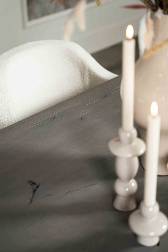 De ovaal rechte eettafel Toulouse met een Hercules poot van Room108.