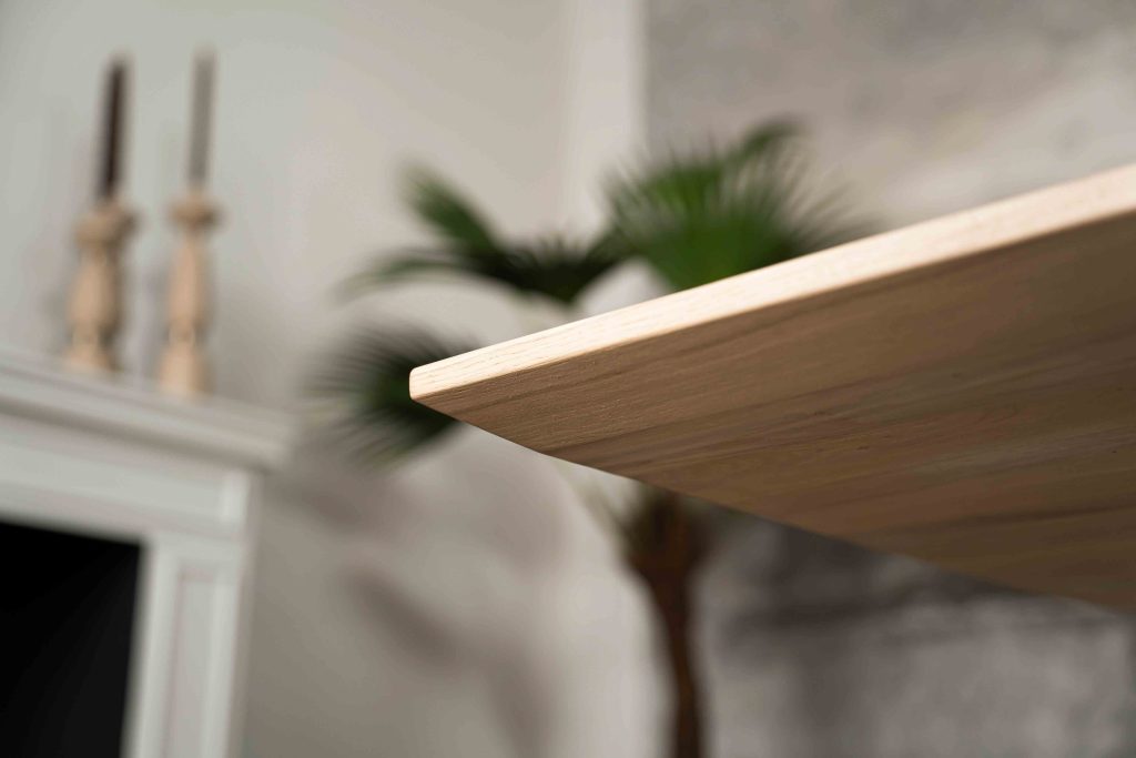 Dit is één van onze vele tafelcombinaties. Heb je een andere poot gezien die je graag wil combineren met dit blad of andersom? Het is mogelijk om te mixen en matchen! Kom gezellig langs in één van onze winkels en ontdek alle mogelijkheden.