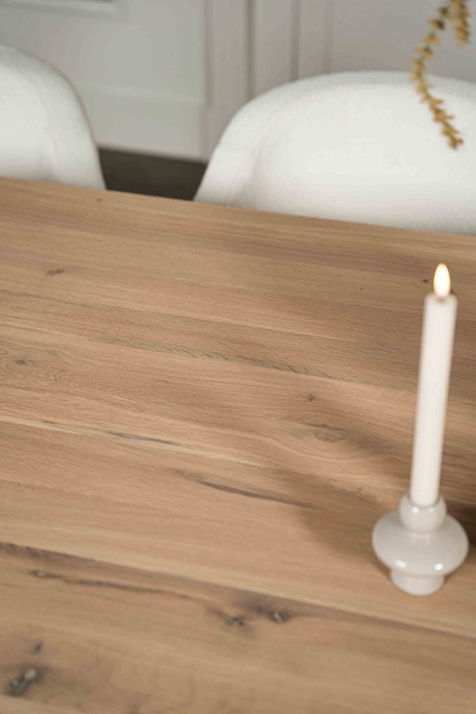 Dit is één van onze vele tafelcombinaties. Heb je een andere poot gezien die je graag wil combineren met dit blad of andersom? Het is mogelijk om te mixen en matchen! Kom gezellig langs in één van onze winkels en ontdek alle mogelijkheden.