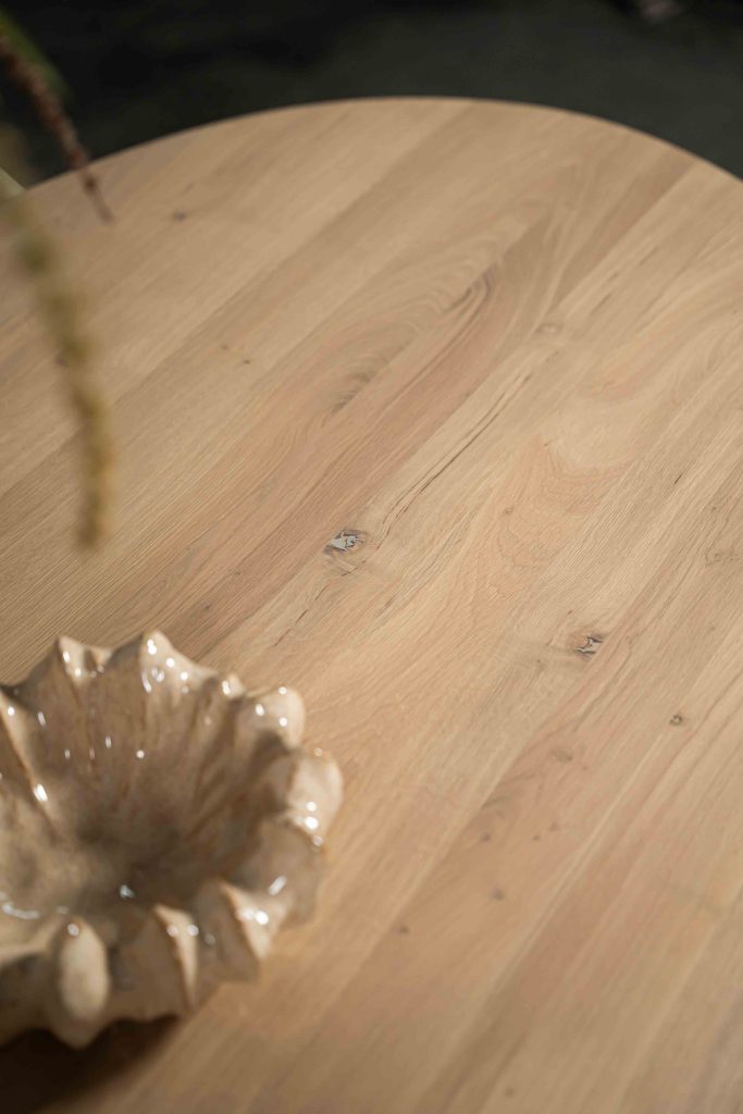 Dit is één van onze vele tafelcombinaties. Heb je een andere poot gezien die je graag wil combineren met dit blad of andersom? Het is mogelijk om te mixen en matchen! Kom gezellig langs in één van onze winkels en ontdek alle mogelijkheden.