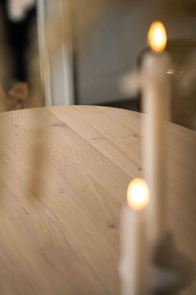 Dit is één van onze vele tafelcombinaties. Heb je een andere poot gezien die je graag wil combineren met dit blad of andersom? Het is mogelijk om te mixen en matchen! Kom gezellig langs in één van onze winkels en ontdek alle mogelijkheden.