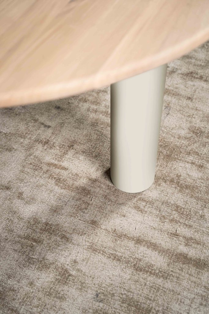 هذه إحدى تشكيلاتنا المتنوعة من الطاولات. هل رأيتَ ساقًا أخرى ترغب في تنسيقها مع هذا الجزء العلوي أو العكس؟ يمكنك تنسيقها وتنسيقها! تفضل بزيارة أحد متاجرنا واكتشف جميع الخيارات.