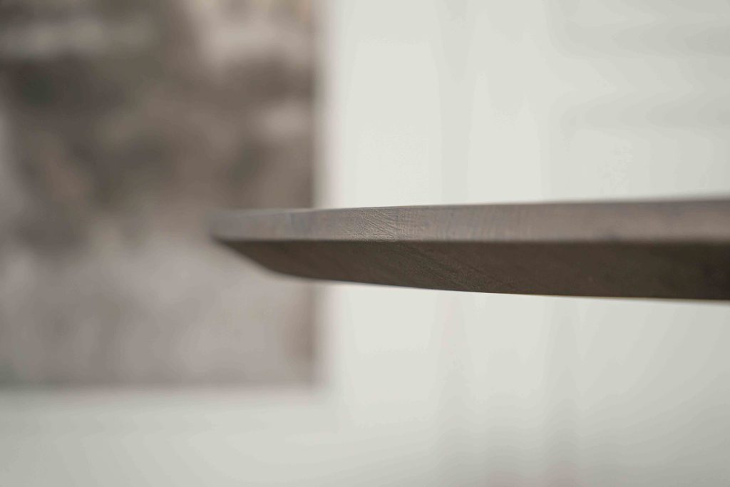 Dit is één van onze vele tafelcombinaties. Heb je een andere poot gezien die je graag wil combineren met dit blad of andersom? Het is mogelijk om te mixen en matchen! Kom gezellig langs in één van onze winkels en ontdek alle mogelijkheden.