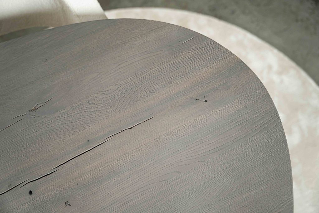 Dit is één van onze vele tafelcombinaties. Heb je een andere poot gezien die je graag wil combineren met dit blad of andersom? Het is mogelijk om te mixen en matchen! Kom gezellig langs in één van onze winkels en ontdek alle mogelijkheden.