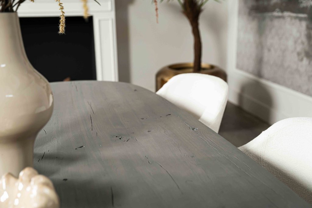 Dit is één van onze vele tafelcombinaties. Heb je een andere poot gezien die je graag wil combineren met dit blad of andersom? Het is mogelijk om te mixen en matchen! Kom gezellig langs in één van onze winkels en ontdek alle mogelijkheden.