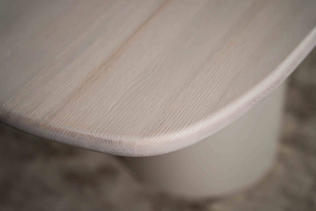 Dit is één van onze vele tafelcombinaties. Heb je een andere poot gezien die je graag wil combineren met dit blad of andersom? Het is mogelijk om te mixen en matchen! Kom gezellig langs in één van onze winkels en ontdek alle mogelijkheden.