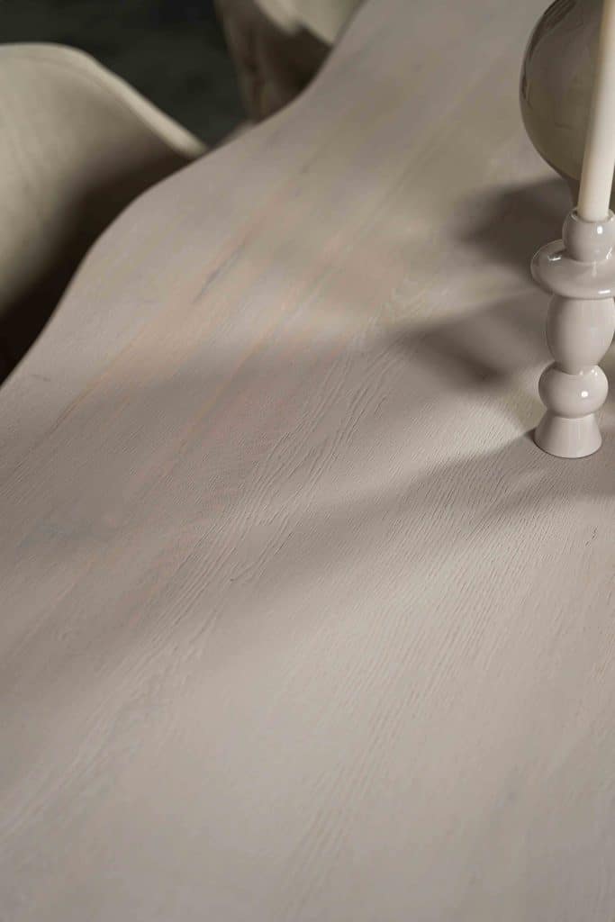 Dit is één van onze vele tafelcombinaties. Heb je een andere poot gezien die je graag wil combineren met dit blad of andersom? Het is mogelijk om te mixen en matchen! Kom gezellig langs in één van onze winkels en ontdek alle mogelijkheden.