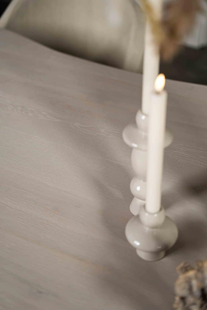 Dit is één van onze vele tafelcombinaties. Heb je een andere poot gezien die je graag wil combineren met dit blad of andersom? Het is mogelijk om te mixen en matchen! Kom gezellig langs in één van onze winkels en ontdek alle mogelijkheden.