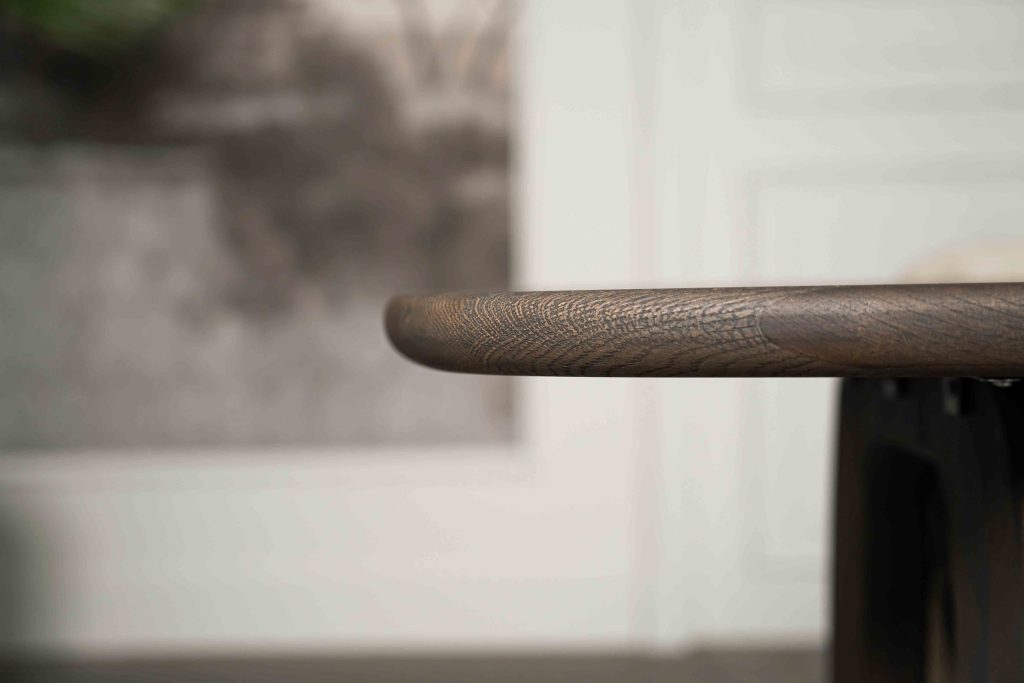 Dies ist eine unserer vielen Tischkombinationen. Haben Sie ein anderes Tischbein gesehen, das Sie gerne mit dieser Tischplatte kombinieren möchten oder umgekehrt? Kombinieren ist möglich! Besuchen Sie uns in einem unserer Geschäfte und entdecken Sie alle Möglichkeiten.