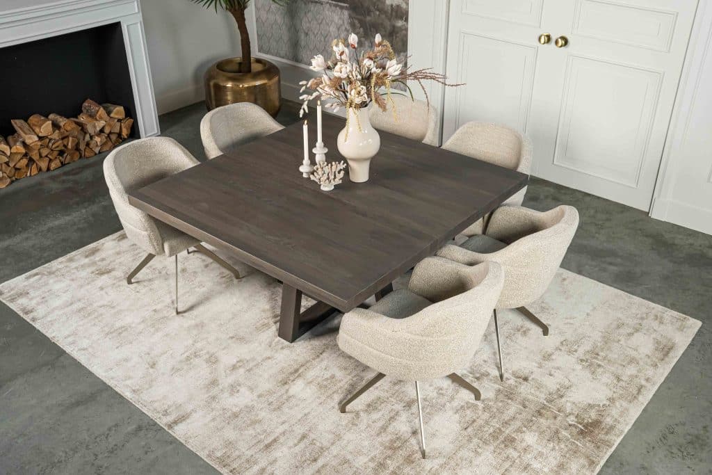 Dit is één van onze vele tafelcombinaties. Heb je een andere poot gezien die je graag wil combineren met dit blad of andersom? Het is mogelijk om te mixen en matchen! Kom gezellig langs in één van onze winkels en ontdek alle mogelijkheden.