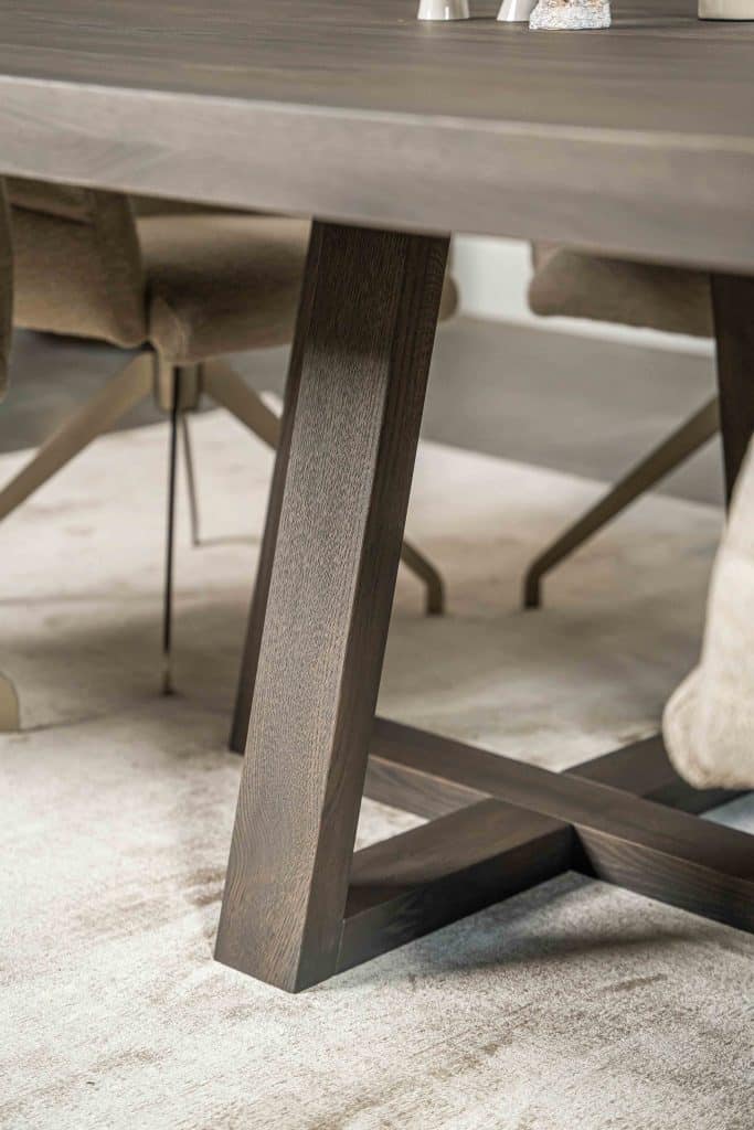 Dit is één van onze vele tafelcombinaties. Heb je een andere poot gezien die je graag wil combineren met dit blad of andersom? Het is mogelijk om te mixen en matchen! Kom gezellig langs in één van onze winkels en ontdek alle mogelijkheden.