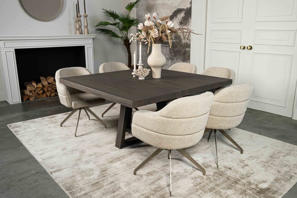 Dit is één van onze vele tafelcombinaties. Heb je een andere poot gezien die je graag wil combineren met dit blad of andersom? Het is mogelijk om te mixen en matchen! Kom gezellig langs in één van onze winkels en ontdek alle mogelijkheden.