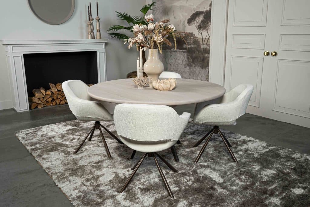 Dies ist eine unserer vielen Tischkombinationen. Haben Sie ein anderes Tischbein gesehen, das Sie gerne mit dieser Tischplatte kombinieren möchten oder umgekehrt? Kombinieren ist möglich! Besuchen Sie uns in einem unserer Geschäfte und entdecken Sie alle Möglichkeiten.