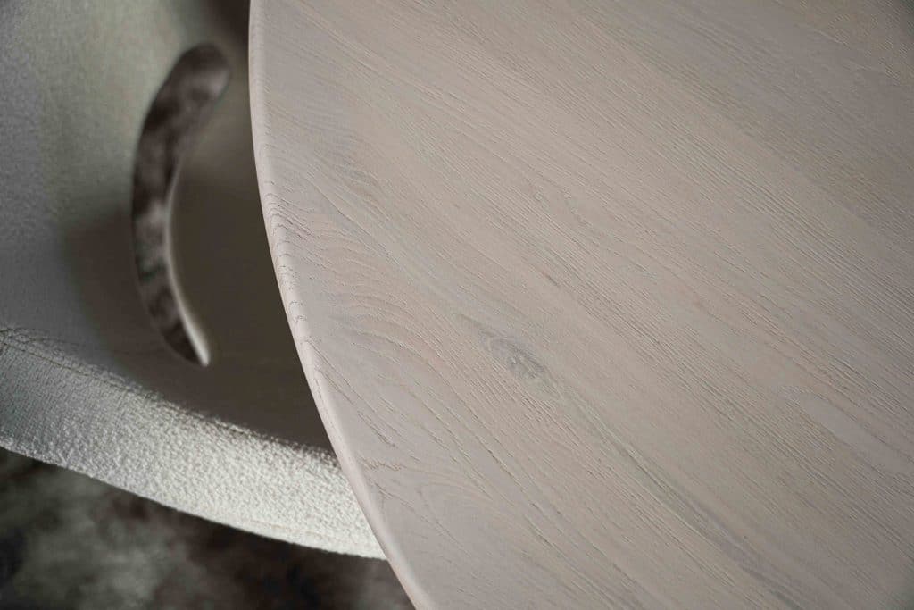 Dies ist eine unserer vielen Tischkombinationen. Haben Sie ein anderes Tischbein gesehen, das Sie gerne mit dieser Tischplatte kombinieren möchten oder umgekehrt? Kombinieren ist möglich! Besuchen Sie uns in einem unserer Geschäfte und entdecken Sie alle Möglichkeiten.