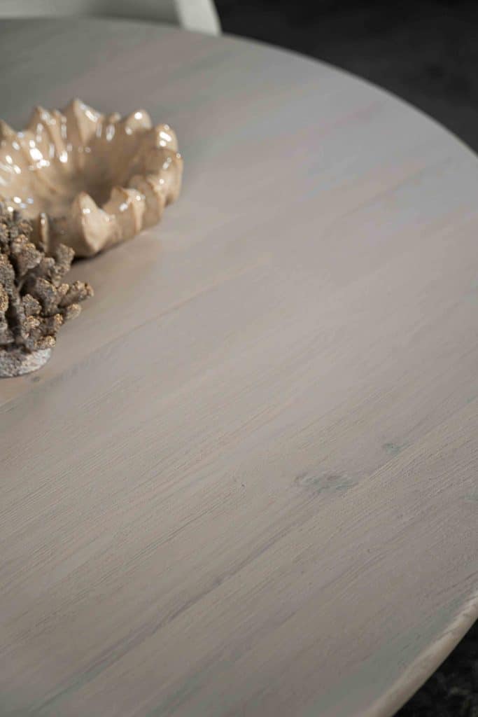 Dies ist eine unserer vielen Tischkombinationen. Haben Sie ein anderes Tischbein gesehen, das Sie gerne mit dieser Tischplatte kombinieren möchten oder umgekehrt? Kombinieren ist möglich! Besuchen Sie uns in einem unserer Geschäfte und entdecken Sie alle Möglichkeiten.