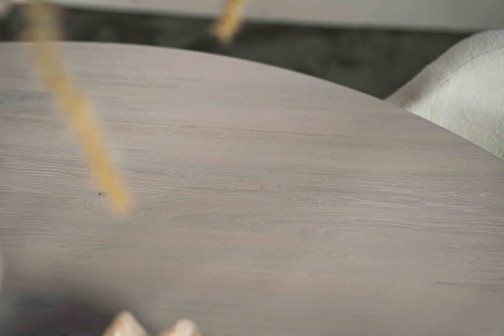 Dies ist eine unserer vielen Tischkombinationen. Haben Sie ein anderes Tischbein gesehen, das Sie gerne mit dieser Tischplatte kombinieren möchten oder umgekehrt? Kombinieren ist möglich! Besuchen Sie uns in einem unserer Geschäfte und entdecken Sie alle Möglichkeiten.