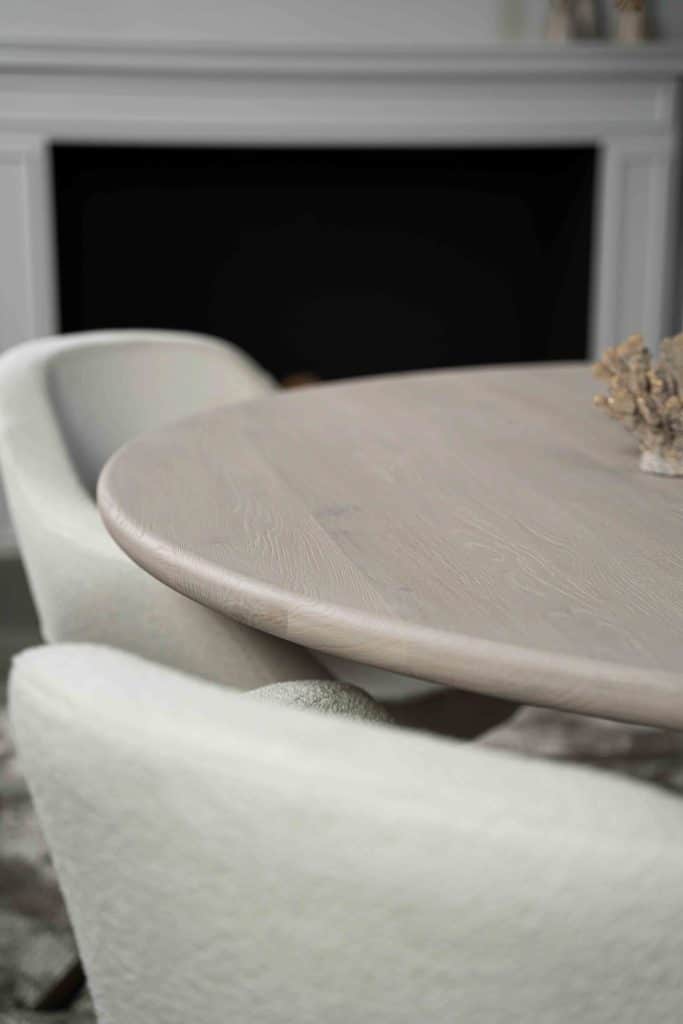 Dies ist eine unserer vielen Tischkombinationen. Haben Sie ein anderes Tischbein gesehen, das Sie gerne mit dieser Tischplatte kombinieren möchten oder umgekehrt? Kombinieren ist möglich! Besuchen Sie uns in einem unserer Geschäfte und entdecken Sie alle Möglichkeiten.