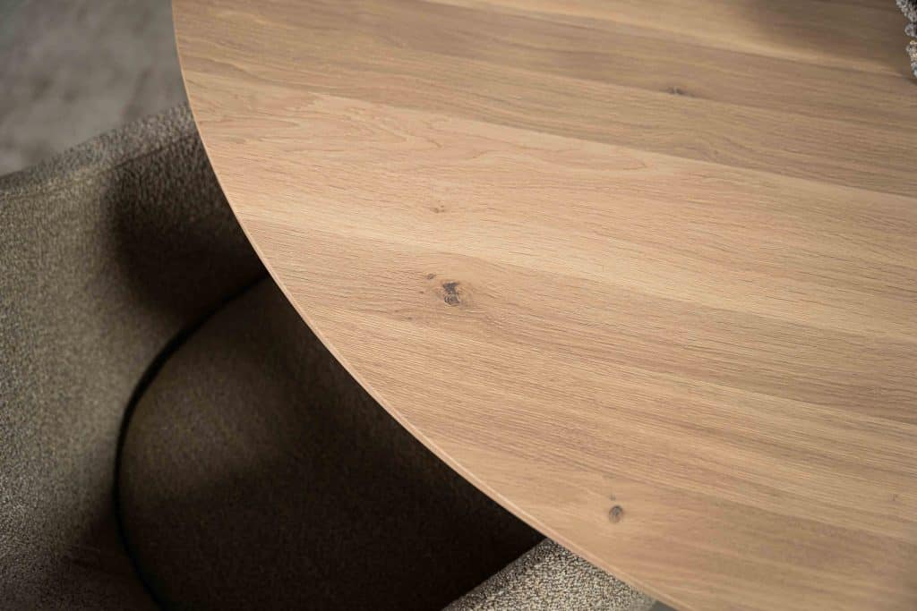 Dit is één van onze vele tafelcombinaties. Heb je een andere poot gezien die je graag wil combineren met dit blad of andersom? Het is mogelijk om te mixen en matchen! Kom gezellig langs in één van onze winkels en ontdek alle mogelijkheden.