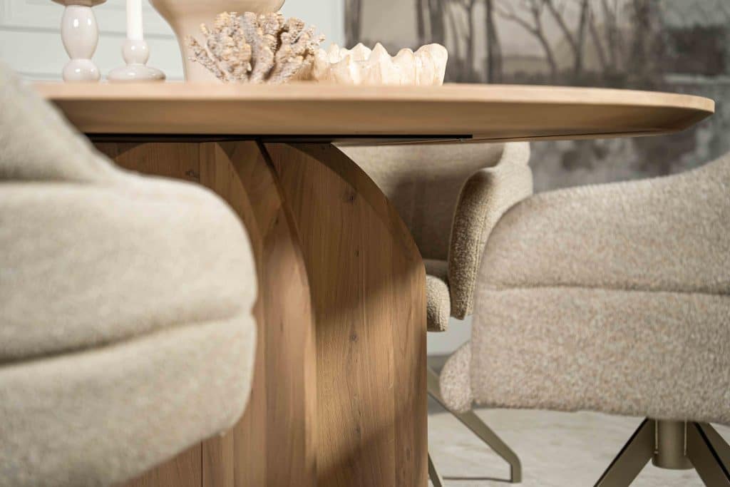 Dit is één van onze vele tafelcombinaties. Heb je een andere poot gezien die je graag wil combineren met dit blad of andersom? Het is mogelijk om te mixen en matchen! Kom gezellig langs in één van onze winkels en ontdek alle mogelijkheden.