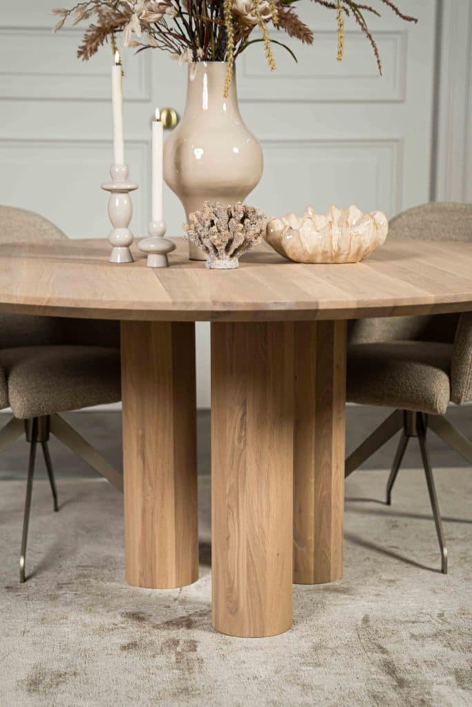 Dit is één van onze vele tafelcombinaties. Heb je een andere poot gezien die je graag wil combineren met dit blad of andersom? Het is mogelijk om te mixen en matchen! Kom gezellig langs in één van onze winkels en ontdek alle mogelijkheden.