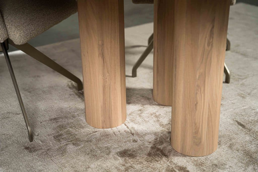 Dit is één van onze vele tafelcombinaties. Heb je een andere poot gezien die je graag wil combineren met dit blad of andersom? Het is mogelijk om te mixen en matchen! Kom gezellig langs in één van onze winkels en ontdek alle mogelijkheden.