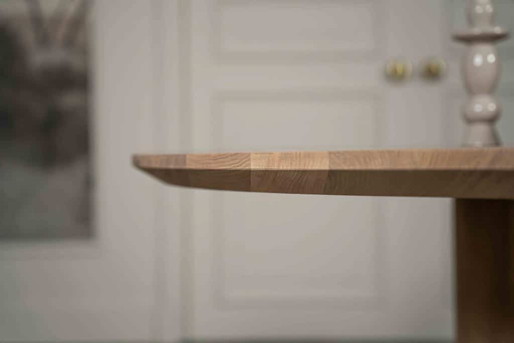 Dit is één van onze vele tafelcombinaties. Heb je een andere poot gezien die je graag wil combineren met dit blad of andersom? Het is mogelijk om te mixen en matchen! Kom gezellig langs in één van onze winkels en ontdek alle mogelijkheden.