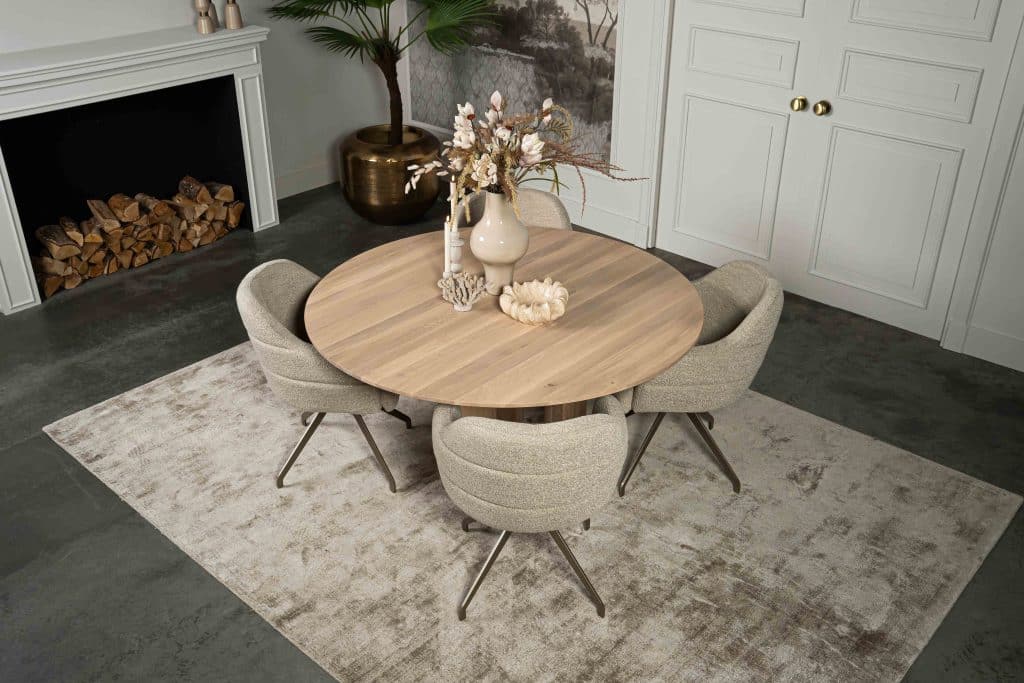 Dit is één van onze vele tafelcombinaties. Heb je een andere poot gezien die je graag wil combineren met dit blad of andersom? Het is mogelijk om te mixen en matchen! Kom gezellig langs in één van onze winkels en ontdek alle mogelijkheden.