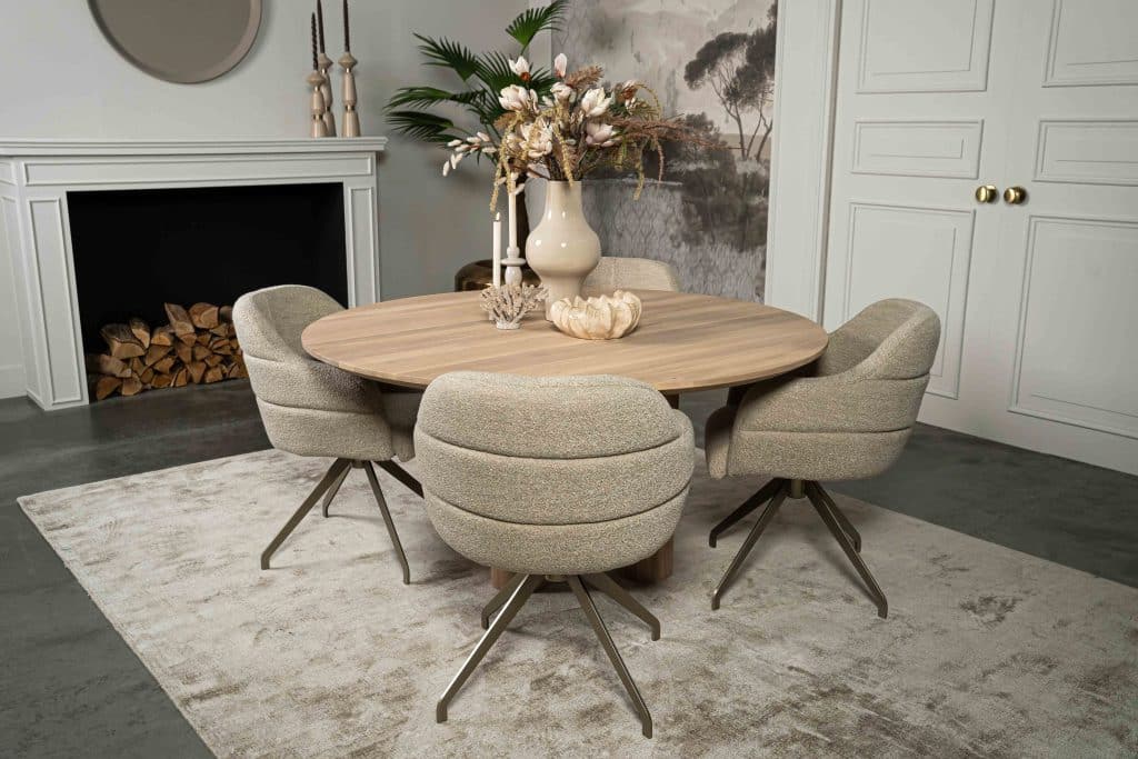 Dit is één van onze vele tafelcombinaties. Heb je een andere poot gezien die je graag wil combineren met dit blad of andersom? Het is mogelijk om te mixen en matchen! Kom gezellig langs in één van onze winkels en ontdek alle mogelijkheden.