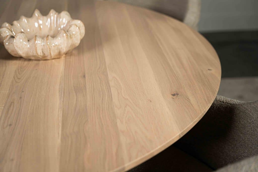 Dit is één van onze vele tafelcombinaties. Heb je een andere poot gezien die je graag wil combineren met dit blad of andersom? Het is mogelijk om te mixen en matchen! Kom gezellig langs in één van onze winkels en ontdek alle mogelijkheden.