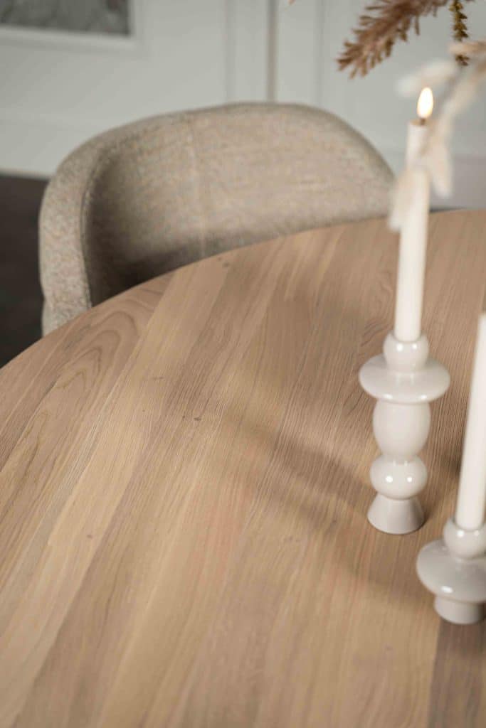 Dit is één van onze vele tafelcombinaties. Heb je een andere poot gezien die je graag wil combineren met dit blad of andersom? Het is mogelijk om te mixen en matchen! Kom gezellig langs in één van onze winkels en ontdek alle mogelijkheden.