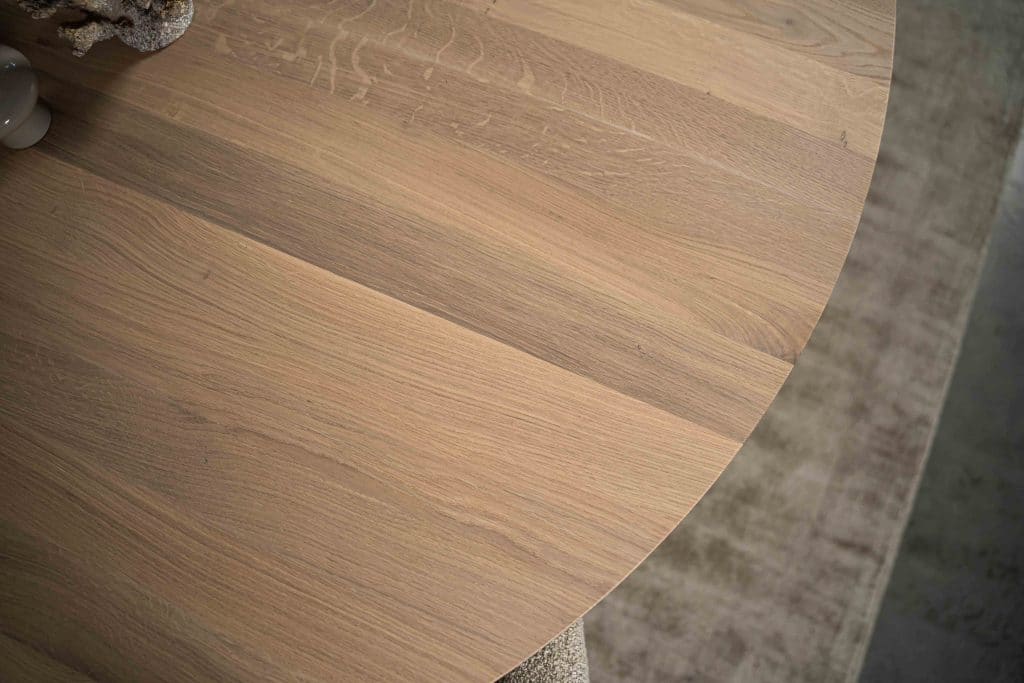 Dit is één van onze vele tafelcombinaties. Heb je een andere poot gezien die je graag wil combineren met dit blad of andersom? Het is mogelijk om te mixen en matchen! Kom gezellig langs in één van onze winkels en ontdek alle mogelijkheden.