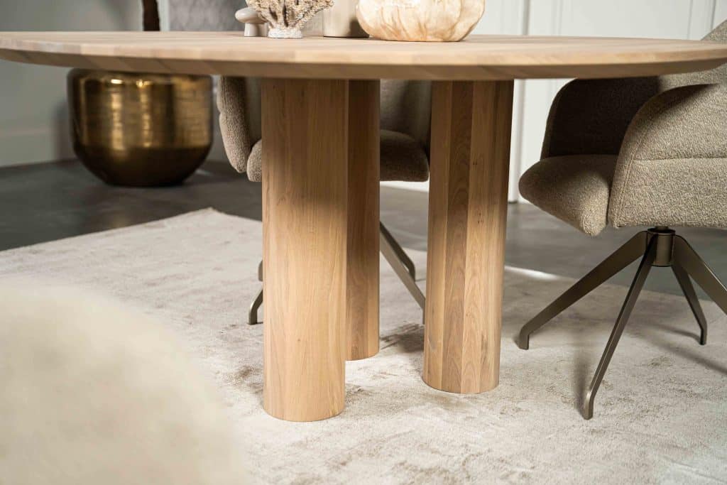 Dit is één van onze vele tafelcombinaties. Heb je een andere poot gezien die je graag wil combineren met dit blad of andersom? Het is mogelijk om te mixen en matchen! Kom gezellig langs in één van onze winkels en ontdek alle mogelijkheden.