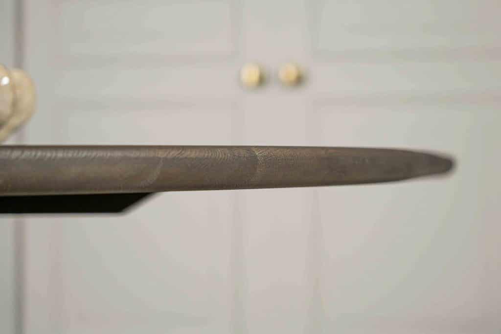 Dit is één van onze vele tafelcombinaties. Heb je een andere poot gezien die je graag wil combineren met dit blad of andersom? Het is mogelijk om te mixen en matchen! Kom gezellig langs in één van onze winkels en ontdek alle mogelijkheden.