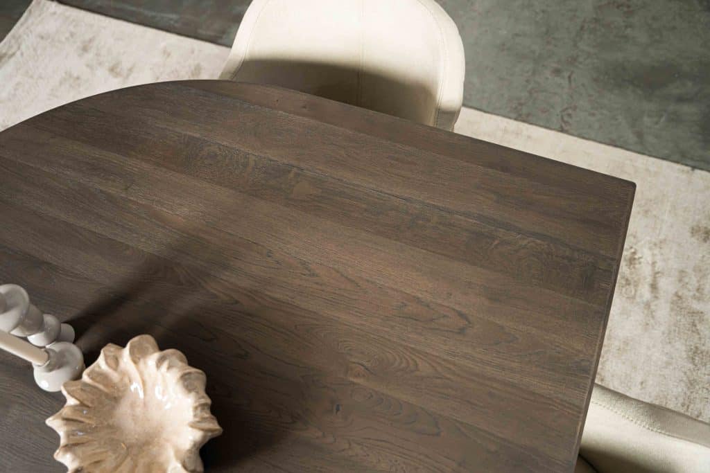 Dit is één van onze vele tafelcombinaties. Heb je een andere poot gezien die je graag wil combineren met dit blad of andersom? Het is mogelijk om te mixen en matchen! Kom gezellig langs in één van onze winkels en ontdek alle mogelijkheden.