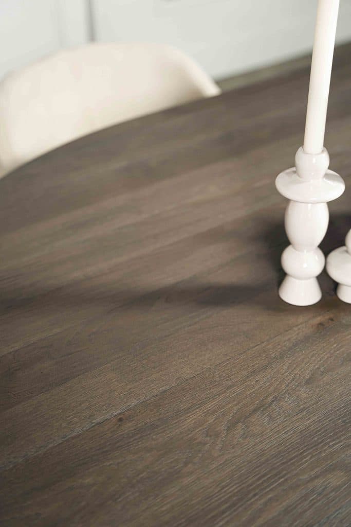 Dit is één van onze vele tafelcombinaties. Heb je een andere poot gezien die je graag wil combineren met dit blad of andersom? Het is mogelijk om te mixen en matchen! Kom gezellig langs in één van onze winkels en ontdek alle mogelijkheden.