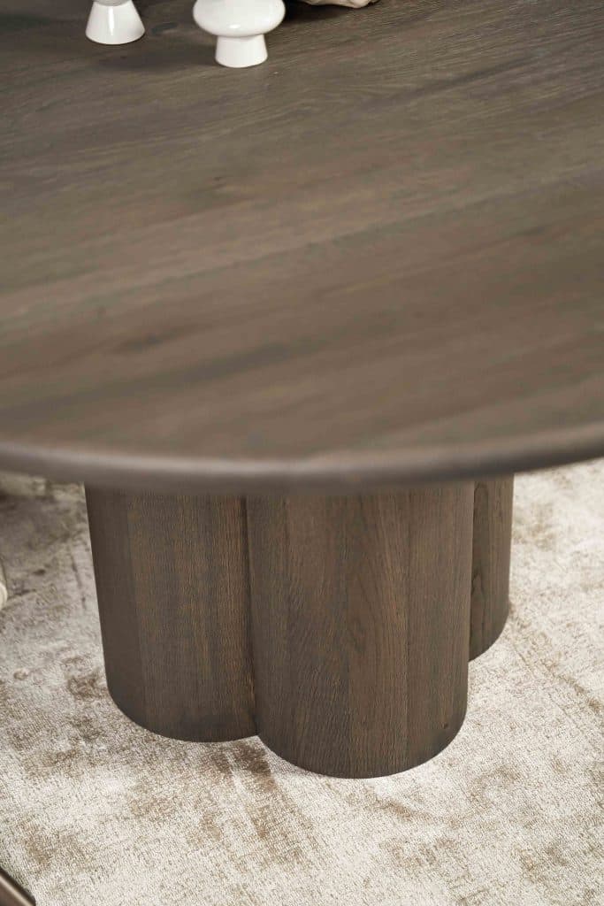 Dit is één van onze vele tafelcombinaties. Heb je een andere poot gezien die je graag wil combineren met dit blad of andersom? Het is mogelijk om te mixen en matchen!