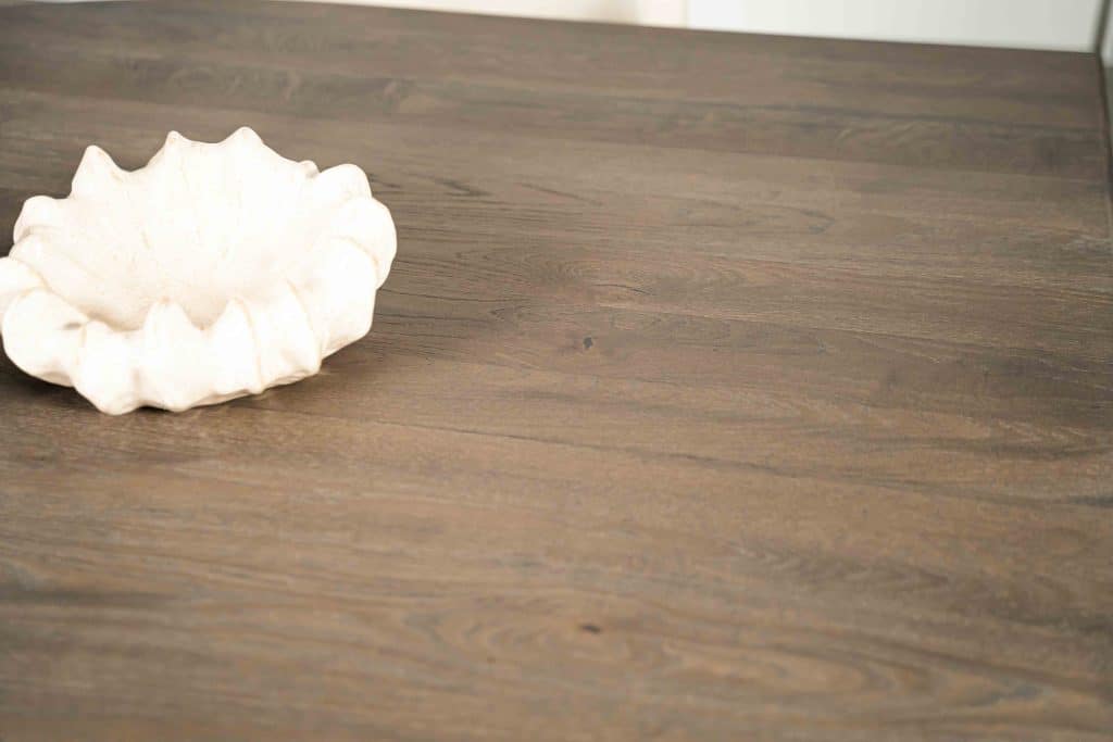 Dit is één van onze vele tafelcombinaties. Heb je een andere poot gezien die je graag wil combineren met dit blad of andersom? Het is mogelijk om te mixen en matchen!