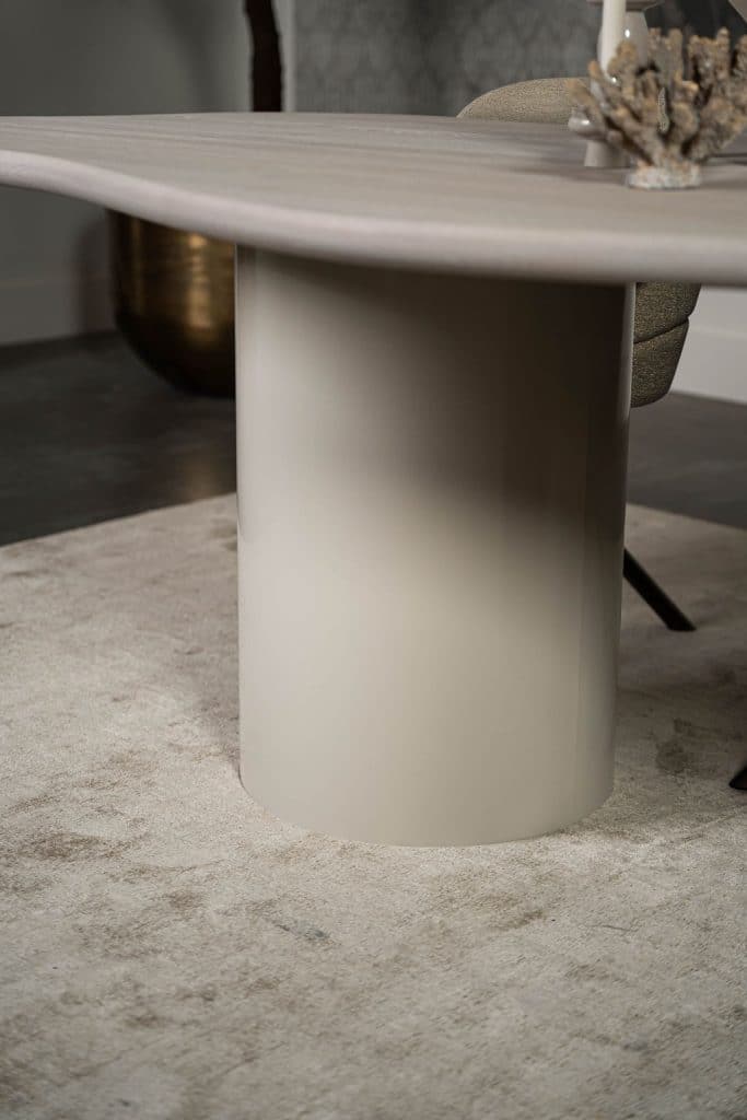 Dit is één van onze vele tafelcombinaties. Heb je een andere poot gezien die je graag wil combineren met dit blad of andersom? Het is mogelijk om te mixen en matchen! Kom gezellig langs in één van onze winkels en ontdek alle mogelijkheden.