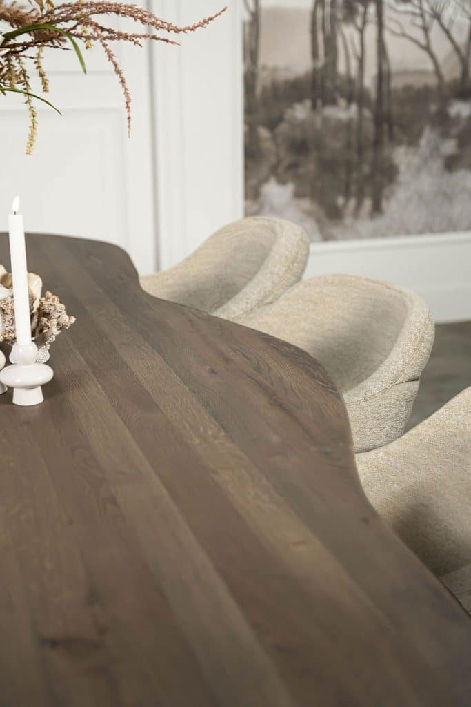 Dies ist eine unserer vielen Tischkombinationen. Haben Sie ein anderes Tischbein gesehen, das Sie gerne mit dieser Tischplatte kombinieren möchten oder umgekehrt? Kombinieren ist möglich! Besuchen Sie uns in einem unserer Geschäfte und entdecken Sie alle Möglichkeiten.