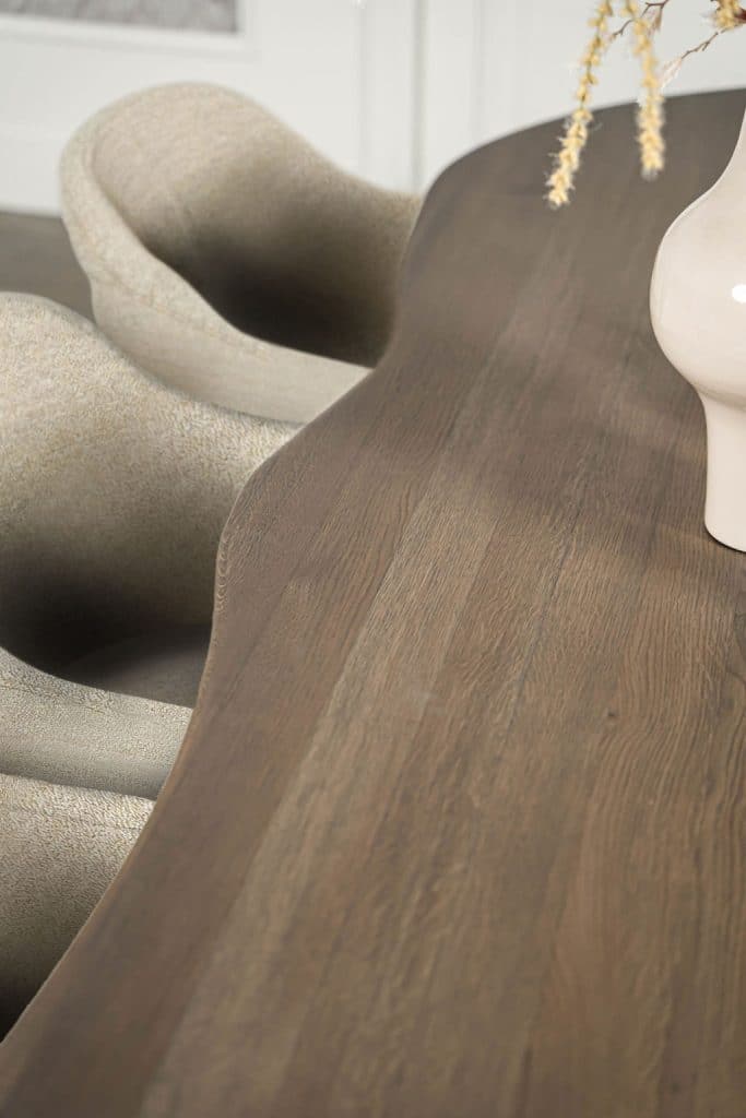 Dies ist eine unserer vielen Tischkombinationen. Haben Sie ein anderes Tischbein gesehen, das Sie gerne mit dieser Tischplatte kombinieren möchten oder umgekehrt? Kombinieren ist möglich! Besuchen Sie uns in einem unserer Geschäfte und entdecken Sie alle Möglichkeiten.