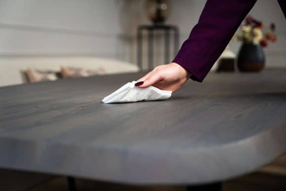 Maintenance set for matte lacquered wood