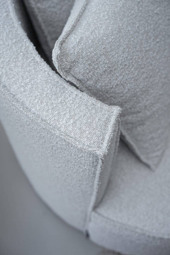 Chcete bydlet ve stylu @charisathome? Pak si vyberte pohovku jako u Charis doma. Adèle Curve se jistě stane vaším ideálním místem pro odpočinek!