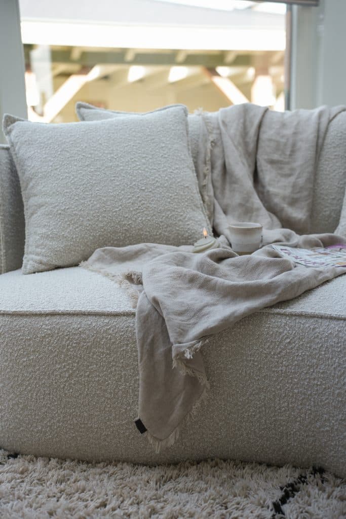 Chcete bydlet ve stylu @charisathome? Pak si vyberte pohovku jako u Charis doma. Adèle Curve se jistě stane vaším ideálním místem pro odpočinek!