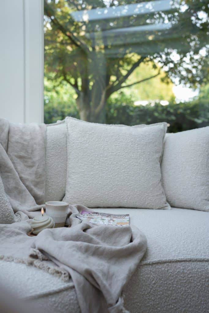 Chcete bydlet ve stylu @charisathome? Pak si vyberte pohovku jako u Charis doma. Adèle Curve se jistě stane vaším ideálním místem pro odpočinek!